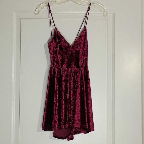 Silence + Noise Burgundy Crushed Velvet Romper S Stretch Vamp Romantic Goth UO - Picture 3 of 8